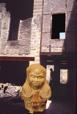 Herculaneum courtyard